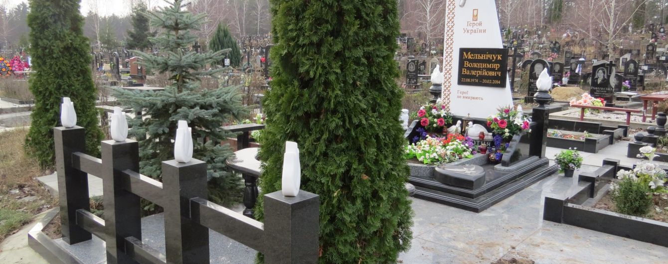 На Киевщине вандалы осквернили могилу героя Небесной сотни
