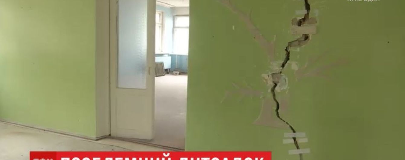 На Николаевщине детей вынуждены водить в детский сад с трещинами, в которые залетают воробьи