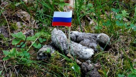У Росії заблокували Shutterstock через фото триколора в купці фекалій