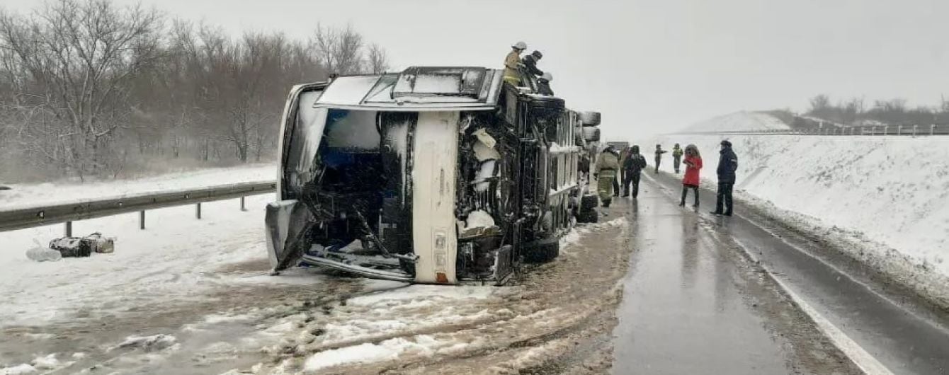 Перекидання автобуса з українцями в Росії: МЗС уточнило кількість поранених