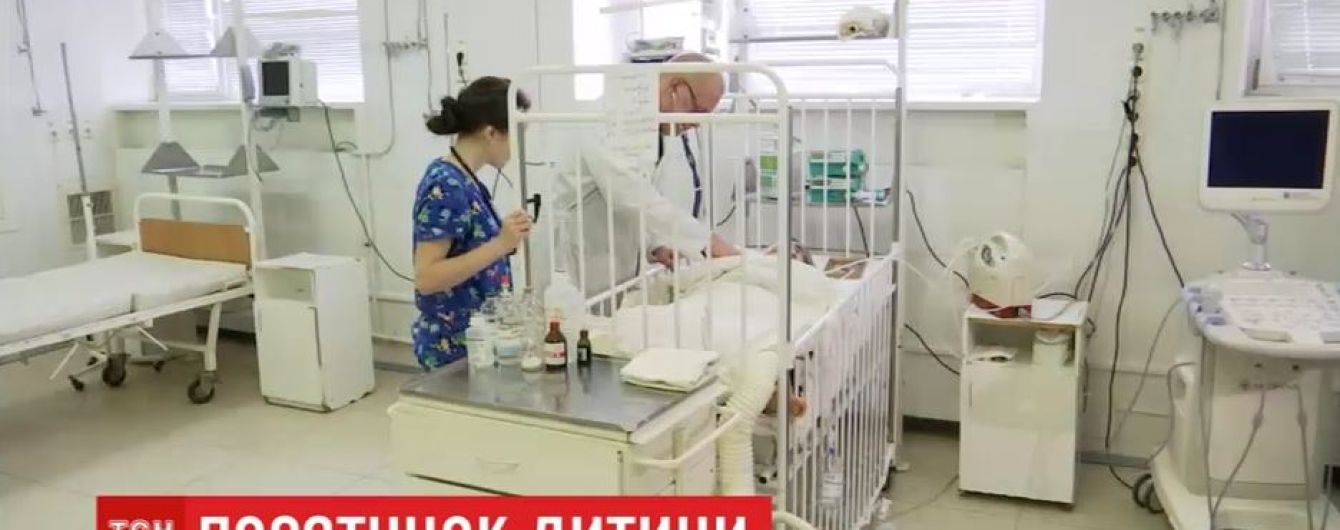 У Дніпрі рятують малюка, якого доставили гвинтокрилом з Бахмута після падіння з 4 поверху