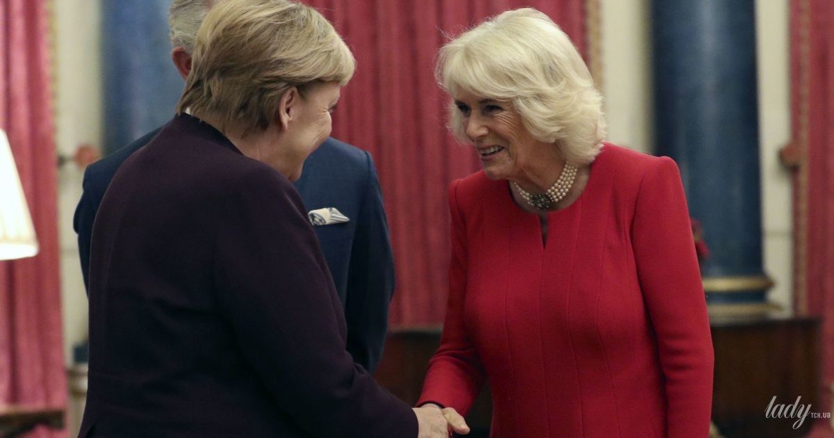 Надела яркое платье: 72-летняя герцогиня Корнуольская на официальной встрече во дворце