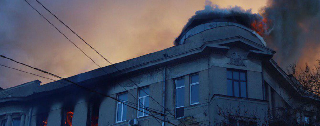 Медики борются за жизнь двух людей после одесского пожара