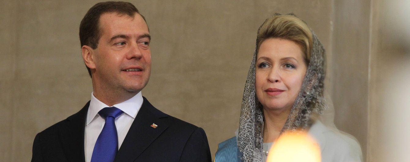 Навальный рассказал, как "украли" самолет для жены российского премьера Медведева
