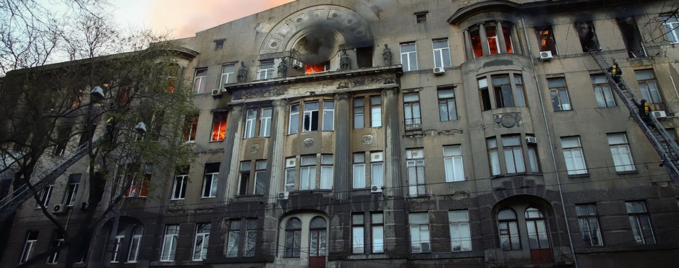 Політравми і отруєння чадним газом: медики розповіли про стан потерпілих внаслідок пожежі в Одесі