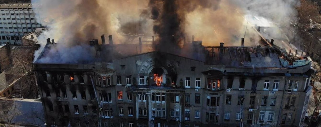 Вистрибували з вікон та востаннє телефонували мамам. Як і чому в Одесі в коледжі живцем згоріли люди