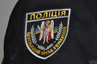 В Одесі п'яний чоловік напав на поліцейську. Потерпілу госпіталізували