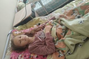 Жизнь Анюты зависит от дорогого и своевременного лечения
