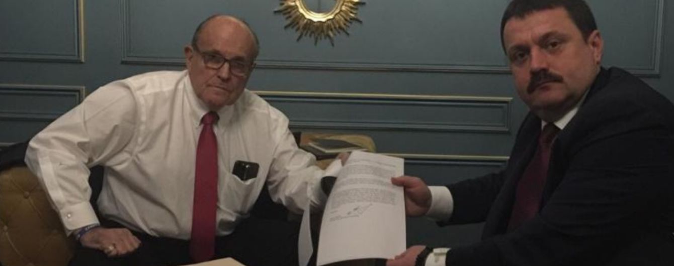 Скандальний адвокат президента США Джуліані прибув до Києва. Нардеп опублікував фото