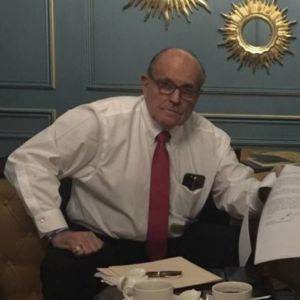 Скандальный адвокат президента США Джулиани прибыл в Киев. Нардеп опубликовал фото
