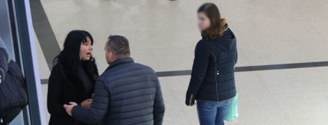 Мужчина посреди Днепра кричал и таскал за волосы женщину ради эксперимента: как отреагировали люди