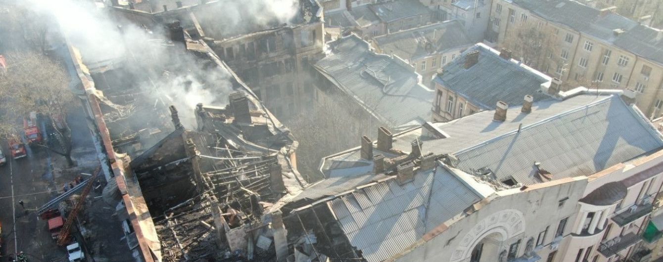 Суд відправив під домашній арешт завгоспа згорілого коледжу в Одесі