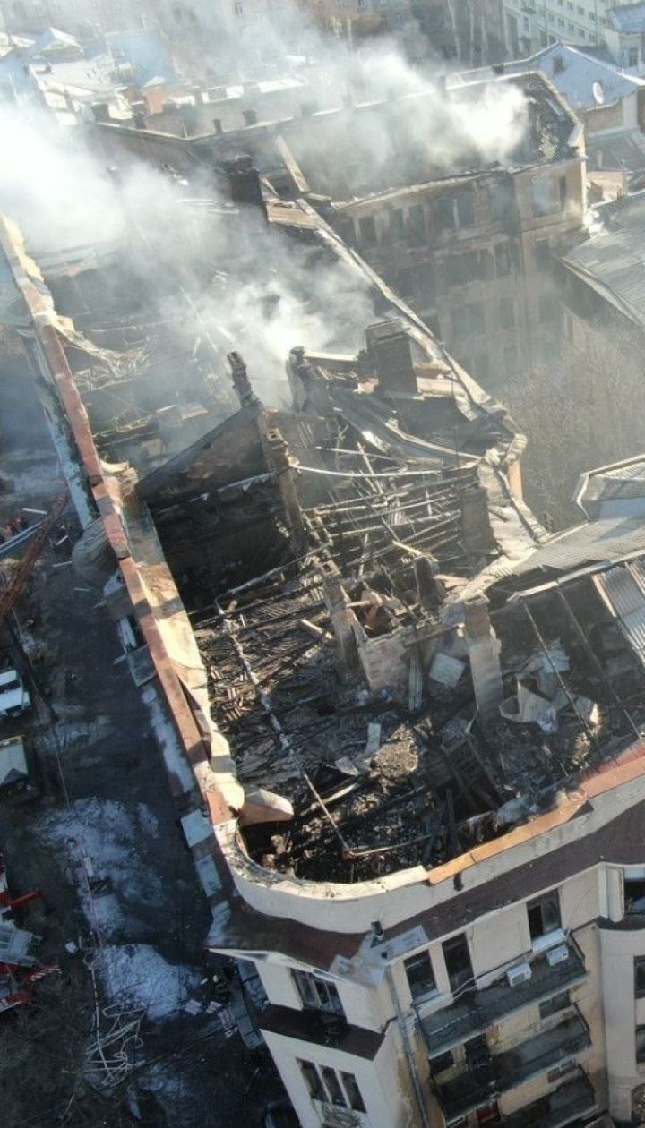 Пожежа в коледжі Одеси. Рятувальники знайшли ще два тіла під завалами