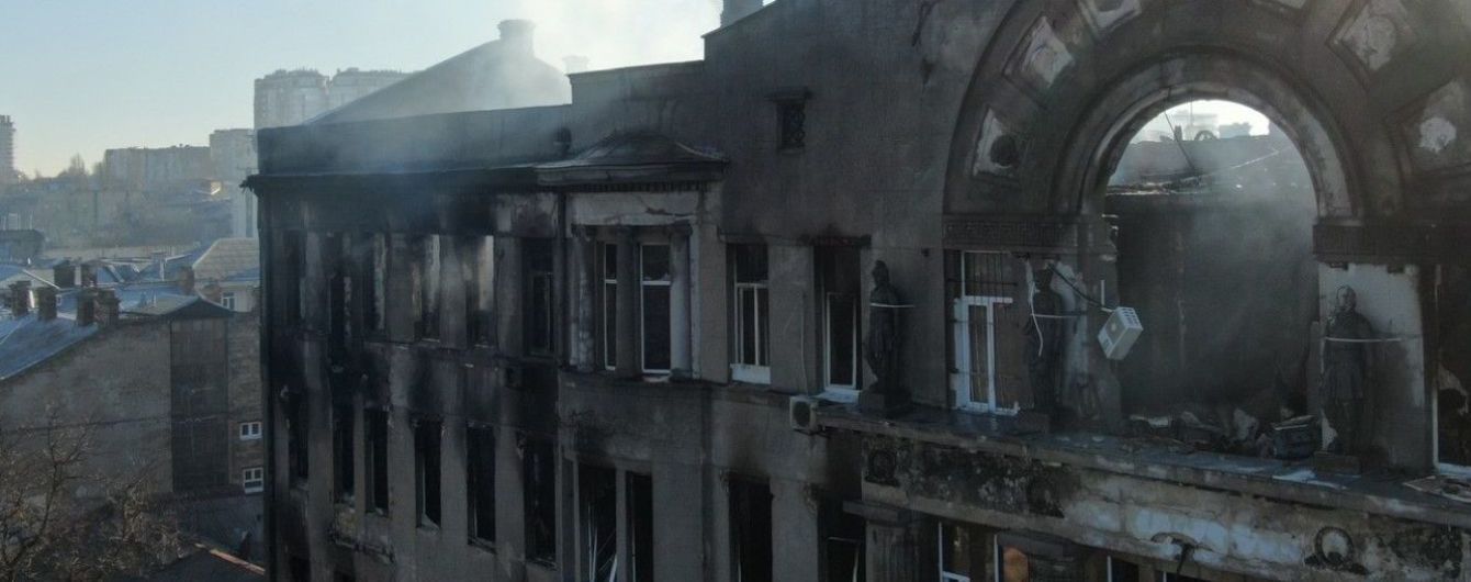 Стены здания сгоревшего одесского колледжа могут обвалиться. Их укрепят каркасом