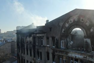 Стіни будівлі згорілого одеського коледжу можуть обвалитися. Їх зміцнять каркасом