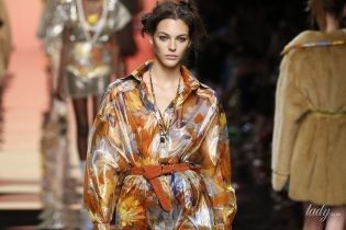 Цветочные принты и клетка в коллекции Fendi сезона весна-лето 2020