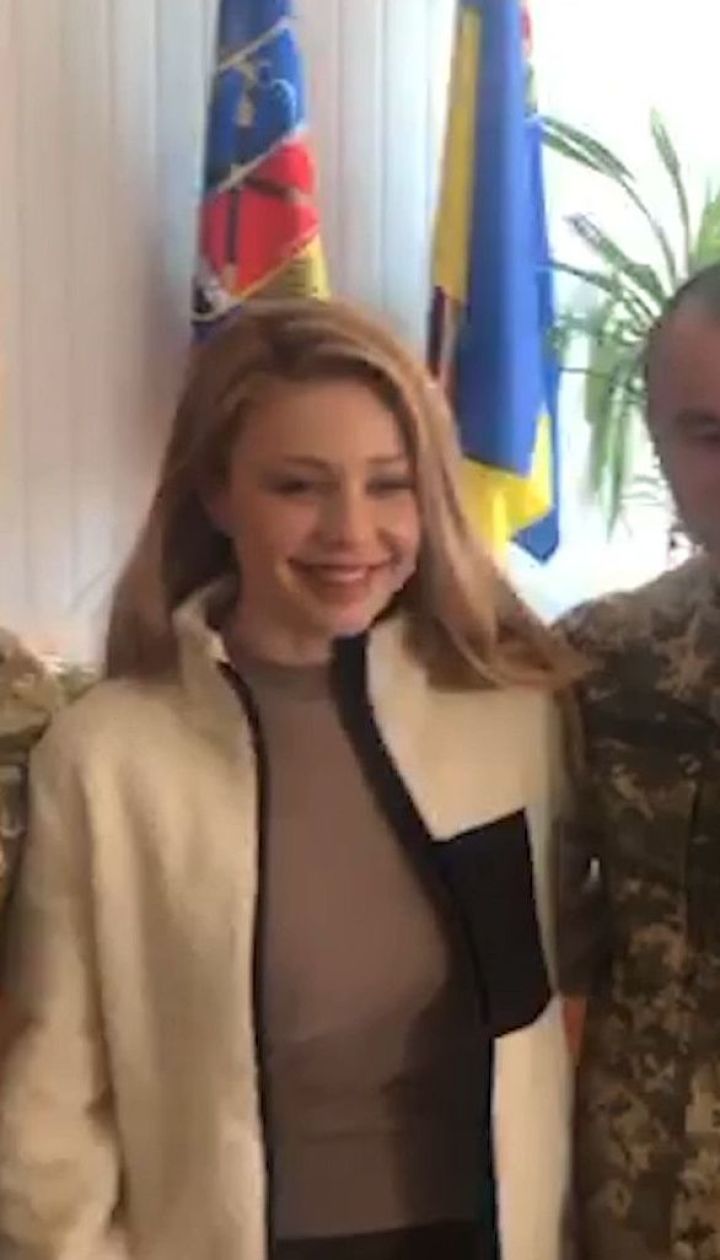 Тина Кароль на передовой поздравила военных с Днем ВСУ