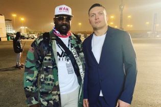 Заліковує травму. Промоутер Усика пояснив, чому відкладається бій з Чісорою