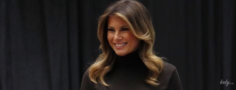 В бирюзовой юбке и леопардовых туфлях: Мелания Трамп почитала детям книгу