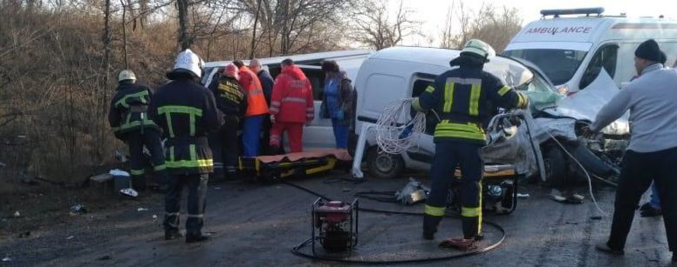 Жуткое ДТП на Одесчине: водитель фургона погибла мгновенно, четверо людей пострадали
