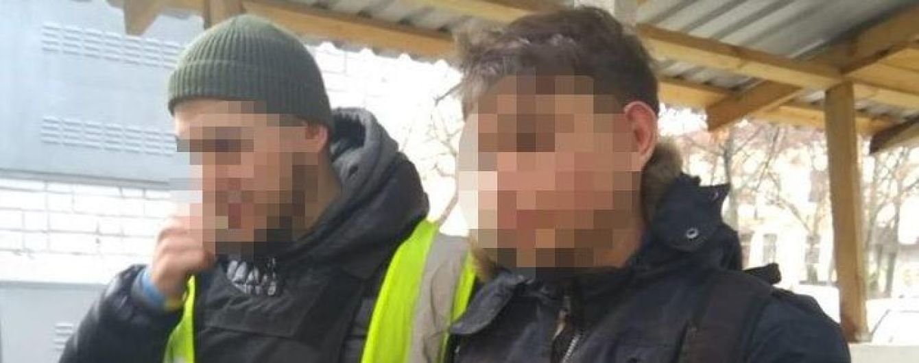 В Киеве 19-летний молодой человек изнасиловал 11-летнюю девочку и требовал у нее деньги
