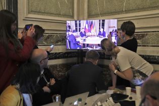 "Нерішучі кроки до миру". Як відреагували світові ЗМІ на зустріч "нормандської четвірки"