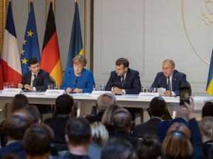 На встрече в Берлине Россия требует от Украины внести изменения в Конституцию - Spiegel