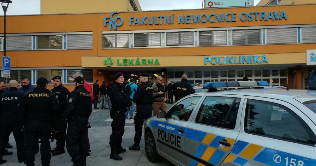 У чеській лікарні невідомий відкрив стрілянину: шестеро загиблих