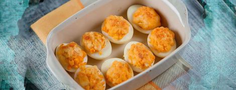 Яйца, фаршированные сыром бри
