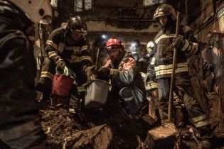 Рятувальники знайшли усі вогнегасники зі згорілого коледжу Одеси під ліжком коменданта