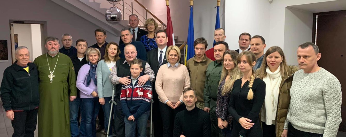 Бекіров, Гриб, Сущенко: група звільнених українських політв’язнів вирушила на реабілітацію