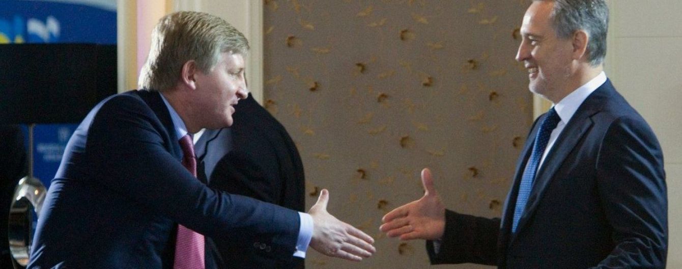 Сотни компаний нарушают международные санкции в отношении Крыма. Среди них – бизнес Ахметова и Фирташа