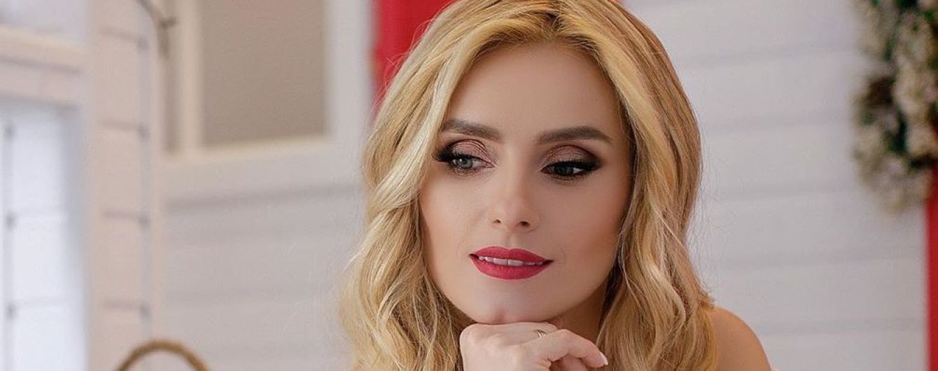 З оголеними плечима і красивим макіяжем: ніжний аутфіт Ірини Федишин