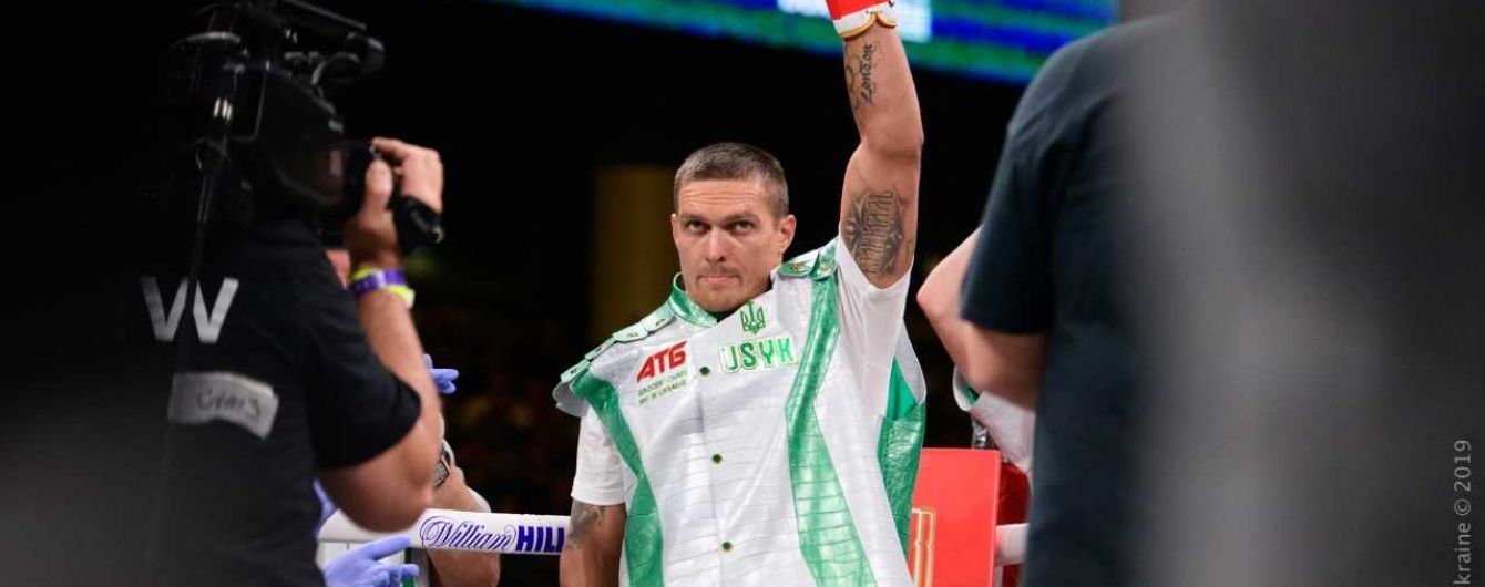 Усик поновив тренування після перемоги в дебютному бою у надважкій вазі