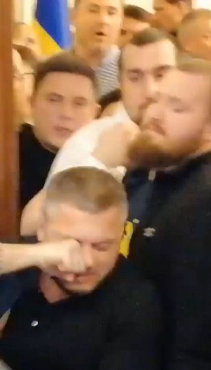 Участники драки от "Свободы" и "Слуги народа" обвиняют друг друга в нападении