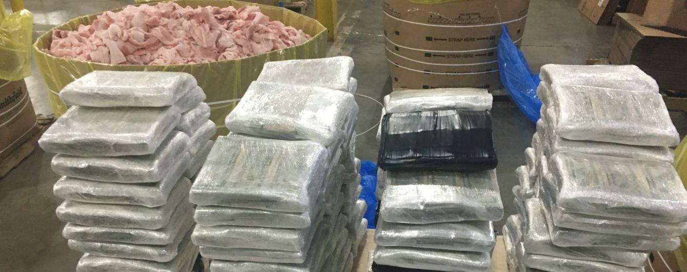 В США копы нашли три миллиона долларов в бочках с сырым мясом