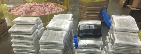 В США копы нашли три миллиона долларов в бочках с сырым мясом