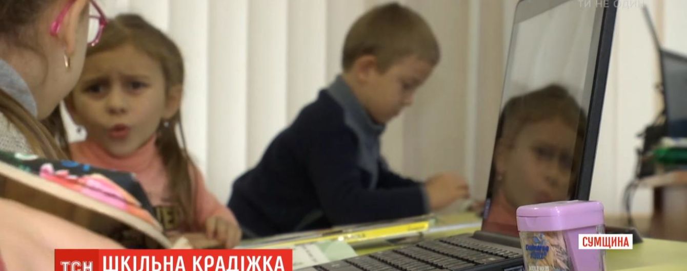 На Сумщине учительница сдала в ломбард 12 нетбуков, чтобы выплатить кредит