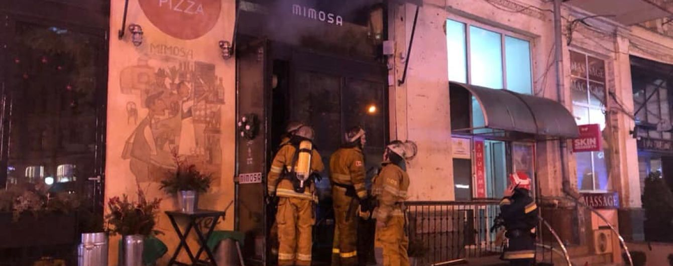 У Києві на Печерську загорівся ресторан