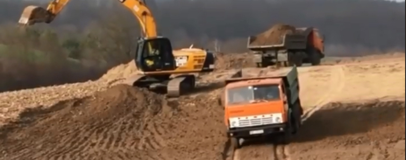 Будівництво окружної Рівного показали на відео