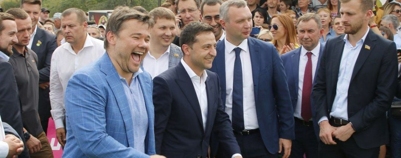 Зарплати зросли, але не в усіх. Скільки отримують президент та керівництво його Офісу