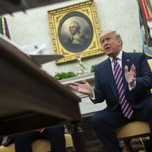 Высмеял Грету и обругал демократов: Трамп побил собственный рекорд по количеству твитов за один день