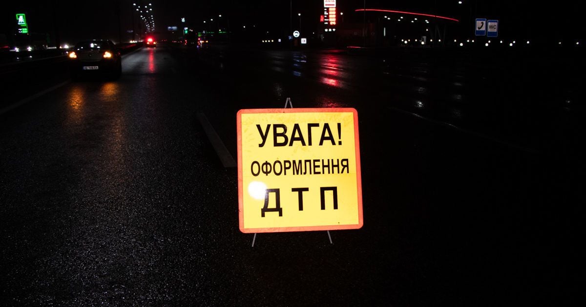 На Прикарпатье мусоровоз влетел в микроавтобус: двое погибших и 13 травмированных