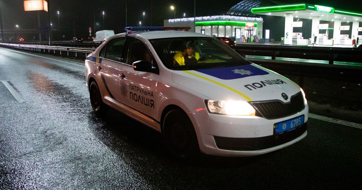 Двоє дітей безтурботно гуляли нічним Києвом, поки їх шукали батьки та поліція
