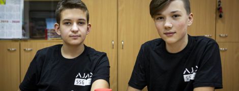 Українські підлітки привезли з Китаю дві нагороди з робототехніки. Як їм це вдалося та де вони вчаться конструювати роботів?