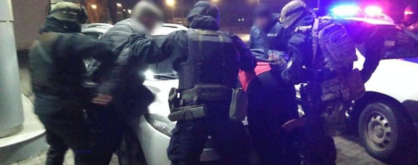 В Черкассах группа бандитов отобрала у жителя Киевщины автомобиль