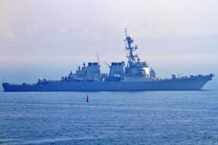 В Черное море вошел ракетный эсминец США Ross