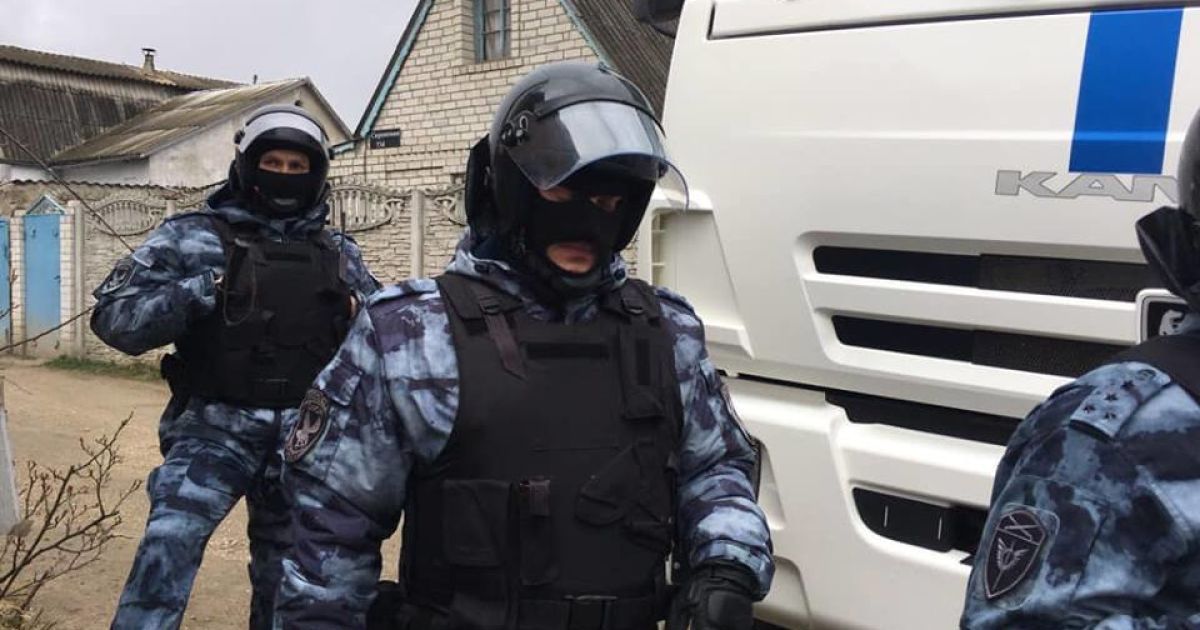 ФСБ проводить обшуки в анексованому Криму: є затримані