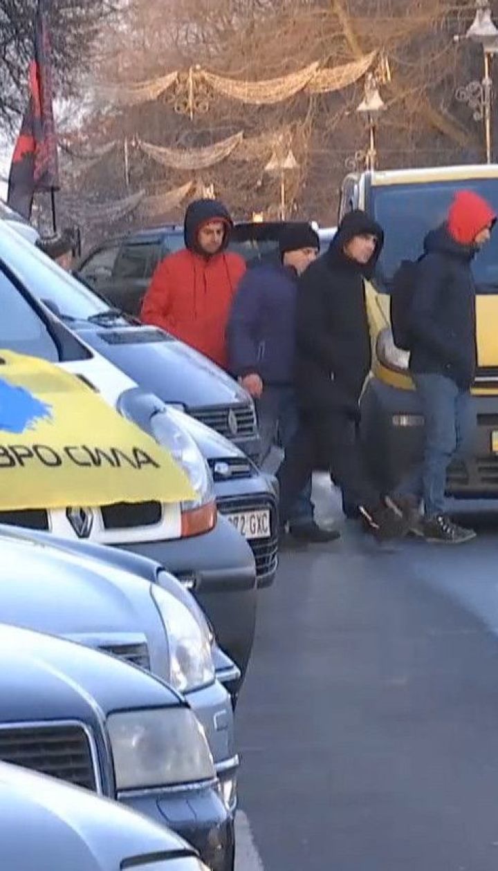 Ряд митингов происходит возле Верховной Рады - движение транспорта там затруднено