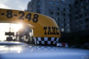 Перевезення дітей в автокріслі. Таксі-сервіс у Києві придумав цинічну аферу